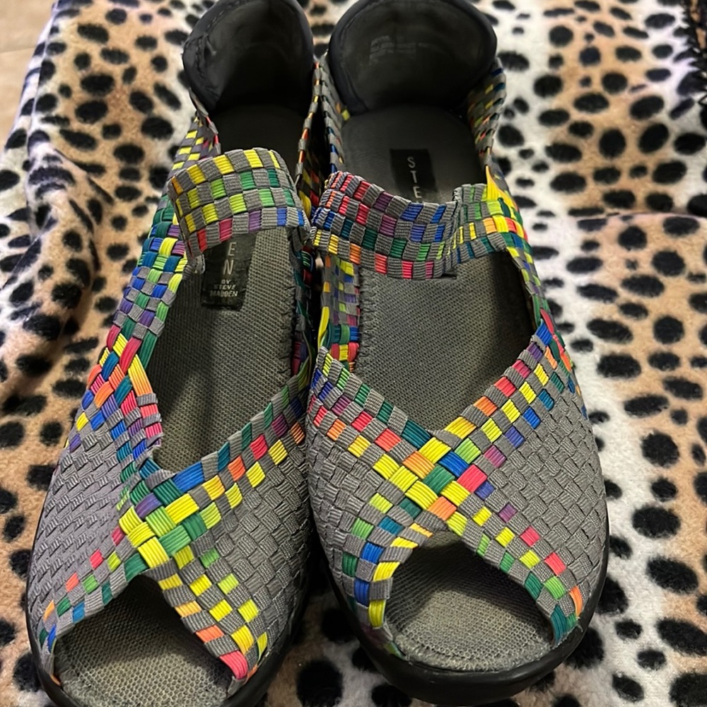 Steve Madden 2.5” platform sandals